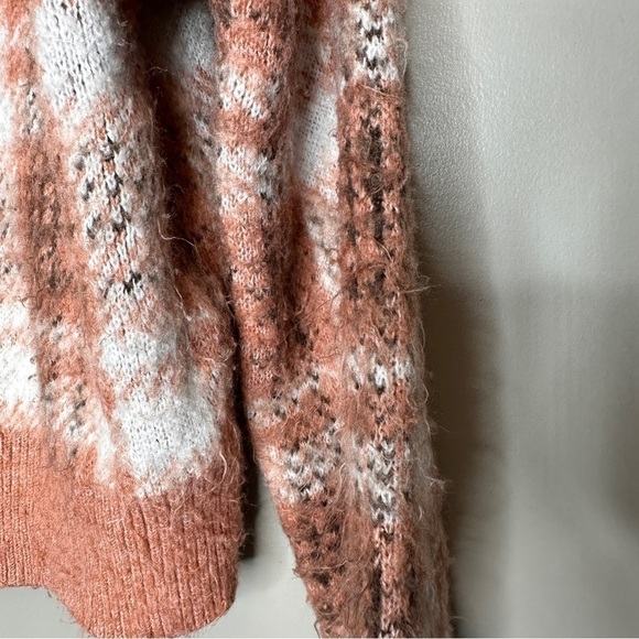 Cupcakes & Cashmere Plaid Cropped Cardigan - Picture 3 of 7